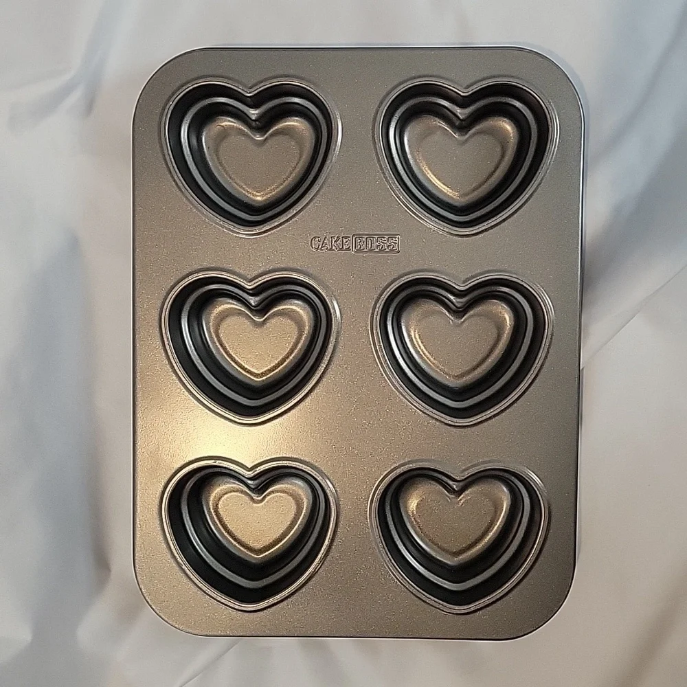 Cake Boss heart baking pan tin